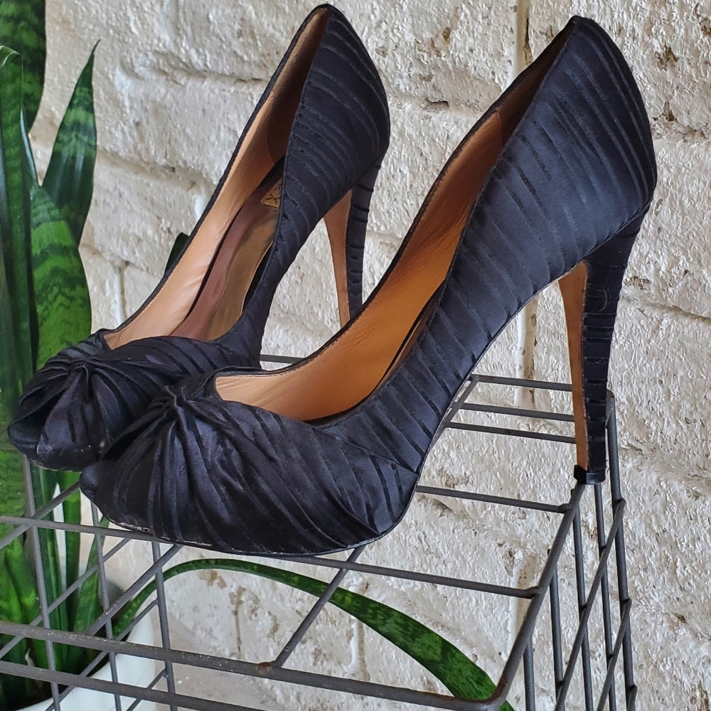 Badgley Mischka Black Satin & Leather Sole Heels